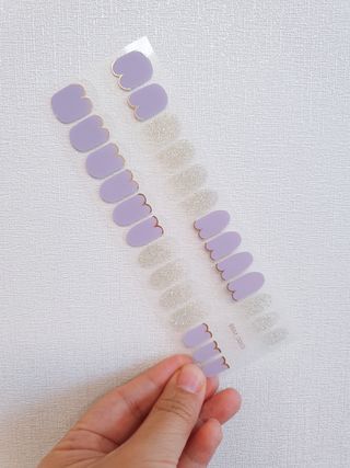 [네일가게] 햇빛에 닿으면 색이 변하는 신기한 햇살 반전 네일스티커 — 5점을 준 리뷰어가 2021년 8월 올린 사용 사진