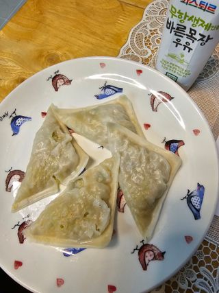 (주)성경순만두 곤약만두.콘치즈만두,삼각당면만두,당면 야끼만두,대구전통 납작만두,떡뽁이 매콤소스,달콤소스 — 5점을 준 리뷰어가 2023년 4월 올린 사용 사진