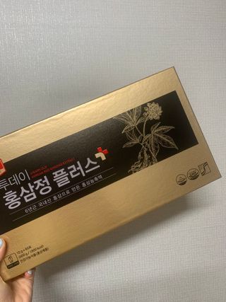 서울약사신협_투데이홍삼정플러스스틱_10g x 60포 — 5점을 준 리뷰어가 2021년 6월 올린 사용 사진