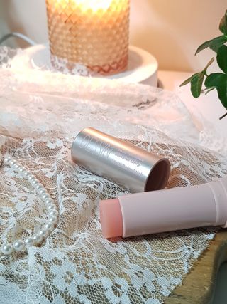바르는뷰티 데생멀티밤 식물유래성분 97 저분자콜라겐 피부수분 미백 주름개선 멀티밤스틱 — 5점을 준 리뷰어가 2021년 11월 올린 사용 사진