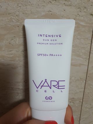 바르셀 톤업 무기자차 자외선차단제 순한 선크림 인텐시브 선 젠 50ml — 3점을 준 리뷰어가 2021년 11월 올린 사용 사진