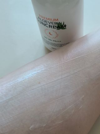 [닥터문] 프리미엄 알로에베라 선크림 500ml — 5점을 준 리뷰어가 2022년 6월 올린 사용 사진