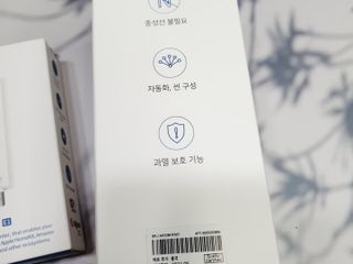 아카라 조명 스위치를 누워서 끄는 방법 (스마트 조명 스위치 2구 + 무선 리모트 스위치 1구 T1, 스마트 허브 E1) — 4점을 준 리뷰어가 2021년 12월 올린 사용 사진