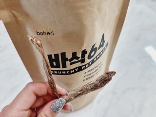 [보헤리] 국내산 강아지 육포간식 바삭 64 2종 — 5점을 준 리뷰어가 2022년 4월 올린 사용 사진