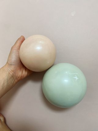트라택 쿠셔닝 웨이트볼 0.5kg + 1kg SET — 5점을 준 리뷰어가 2022년 6월 올린 사용 사진