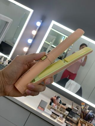 엠엔 비비엘라 휴대용 무선 고데기 HGK-SM — 5점을 준 리뷰어가 2021년 4월 올린 사용 사진