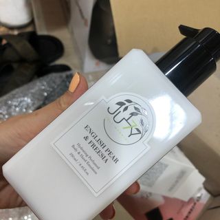 줄라이 모닝 _ JULY MORNING 줄라이모닝 하이드레이팅 퍼퓸드 바디앤핸드 에멀젼 — 5점을 준 리뷰어가 2021년 9월 올린 사용 사진