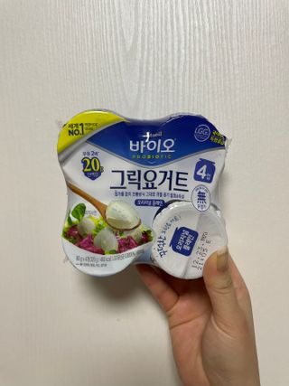 매일바이오 그릭요거트 오리지널 플레인 4개, 로스터리 커피믹스 4개 — 4.5점을 준 리뷰어가 2021년 12월 올린 사용 사진