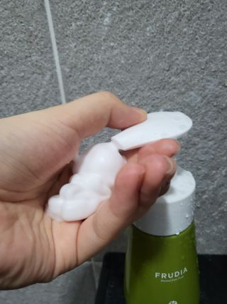 [후르디아] 아보카도 약산성 비건 여성 청결제 — 5점을 준 리뷰어가 2022년 4월 올린 사용 사진
