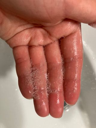프리마인 메이크업과 들뜨는 각질까지 한방에 깐달걀로! 순하기까지한 셀베이스 그린티클렌저(200ml) — 5점을 준 리뷰어가 2023년 4월 올린 사용 사진