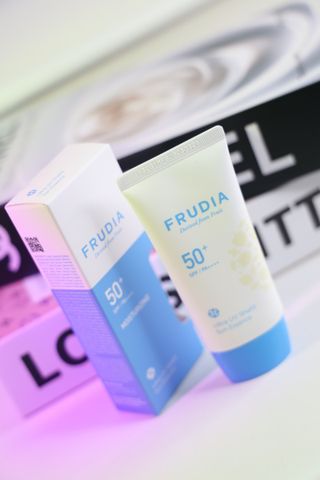 틱톡 [후르디아] 백탁NO! 화잘먹 수분광 선 에센스✨ — 5점을 준 리뷰어가 2023년 6월 올린 사용 사진