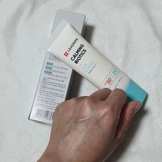 리더스코스메틱 리더스 카밍 바이오틱스 선 에센스 SPF 50+ PA++++ — 5점을 준 리뷰어가 2022년 5월 올린 사용 사진