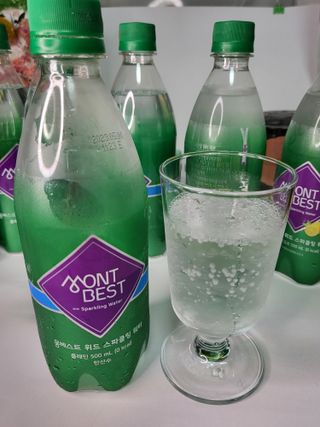 몽베스트 Montbest with Sparkling water Plain 20병 — 5점을 준 리뷰어가 2022년 6월 올린 사용 사진