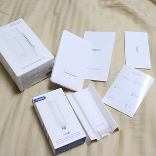 아카라 조명 스위치를 누워서 끄는 방법 (스마트 조명 스위치 2구 + 무선 리모트 스위치 1구 T1, 스마트 허브 E1) — 5점을 준 리뷰어가 2021년 11월 올린 사용 사진