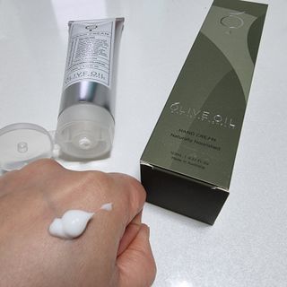 올리브 오일 스킨케어 컴퍼니 [OOSC] 보송보송한 내추럴리 너리시드 핸드크림 125ml — 5점을 준 리뷰어가 2021년 4월 올린 사용 사진