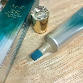 [NEW 탄력유턴 아이크림] AHC 유스 래스팅 리얼 아이크림 포 페이스 — 5점을 준 리뷰어가 2021년 3월 올린 사용 사진