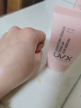 UVX 퀀텀 비너스 맑은 톤업 선세럼 — 5점을 준 리뷰어가 2024년 2월 올린 사용 사진