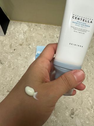 [스킨1004] 마다가스카르 센텔라 히알루-시카 워터핏 선세럼 50ml — 4점을 준 리뷰어가 2024년 5월 올린 사용 사진