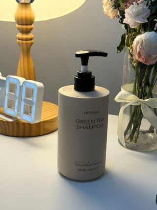 프리마인 더이상 뻣뻣하고 효과없는 탈모샴푸는 NO. 근본부터 케어하는 셀베이스 그린티샴푸(500ml) — 5점을 준 리뷰어가 2023년 4월 올린 사용 사진