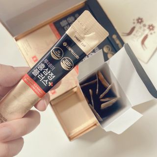 서울약사신협_투데이홍삼정플러스스틱_10g x 30포 — 5점을 준 리뷰어가 2021년 5월 올린 사용 사진