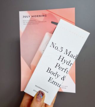줄라이 모닝 _ JULY MORNING 줄라이모닝 하이드레이팅 퍼퓸드 바디앤핸드 에멀젼 — 4점을 준 리뷰어가 2022년 3월 올린 사용 사진