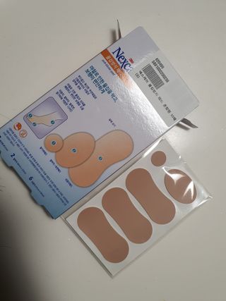 3M 넥스케어 물집방지쿠션테이프 1매 + 물집방지패드 10매 — 4점을 준 리뷰어가 2024년 3월 올린 사용 사진