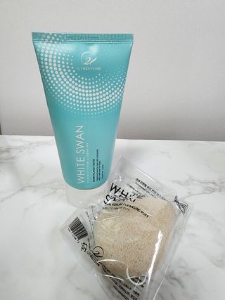 오투에니원 화이트 스완 퍼펙트 폼 클렌징 150g 퍼프증정 — 4점을 준 리뷰어가 2023년 1월 올린 사용 사진