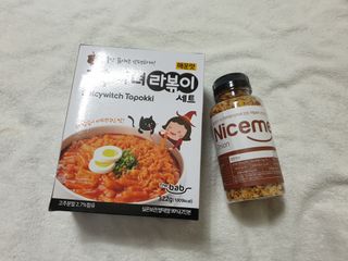 더밥  고추마녀 라볶이 +  나이스미 무설탕 현미후레이크 — 5점을 준 리뷰어가 2021년 10월 올린 사용 사진