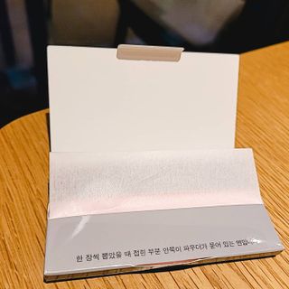 [갸스비] 메이크업은 그대로, 피지만 쏙 - BB킵 오일컨트롤 파우더 페이퍼 — 4.5점을 준 리뷰어가 2021년 5월 올린 사용 사진