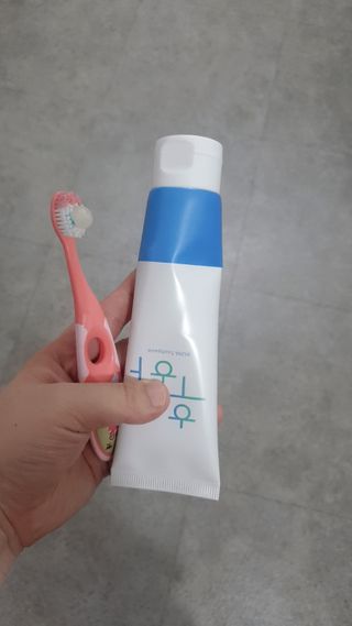 [심폐소생소] 무불소 임산부 천연 치약 — 5점을 준 리뷰어가 2021년 10월 올린 사용 사진