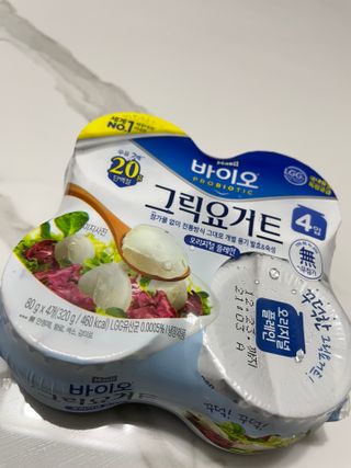 매일바이오 그릭요거트 오리지널 플레인 4개, 로스터리 커피믹스 4개 — 4점을 준 리뷰어가 2021년 12월 올린 사용 사진