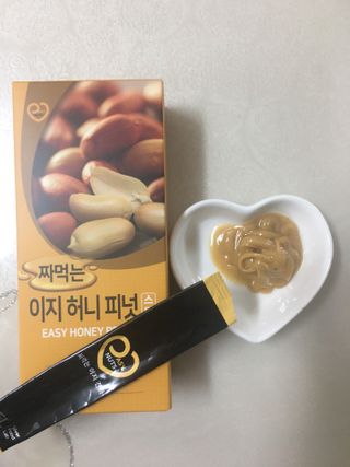 짜먹는 이지견과 짜먹는 이지아몬드, 짜먹는 이지허니피넛, 짜먹는 이지캐슈넛 각 10g X  10포 — 5점을 준 리뷰어가 2021년 2월 올린 사용 사진