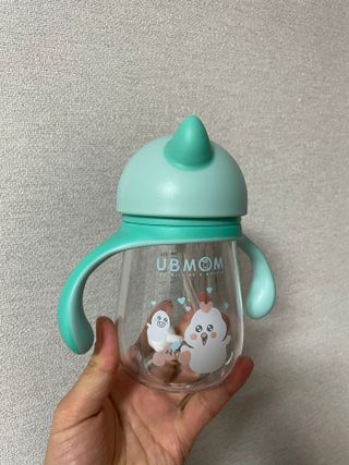 유비맘 트라이탄 코니빨대컵_컬러 랜덤 발송 — 3점을 준 리뷰어가 2021년 3월 올린 사용 사진