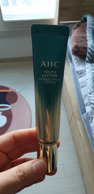 [NEW 탄력유턴 아이크림] AHC 유스 래스팅 리얼 아이크림 포 페이스 — 5점을 준 리뷰어가 2021년 1월 올린 사용 사진