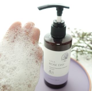 라라로즈데이 시즌2 여성청결제 200ml 아로마 페미민 클렌저, 독일더마인증 — 5점을 준 리뷰어가 2021년 8월 올린 사용 사진