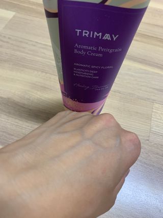 트리마이 주름개선 기능성의 퍼퓸 바디케어, 힐링 베리어 바디크림 3종 택1 — 5점을 준 리뷰어가 2022년 10월 올린 사용 사진