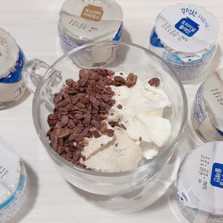 매일바이오 그릭요거트 오리지널 플레인 4개, 로스터리 커피믹스 4개 — 5점을 준 리뷰어가 2021년 12월 올린 사용 사진