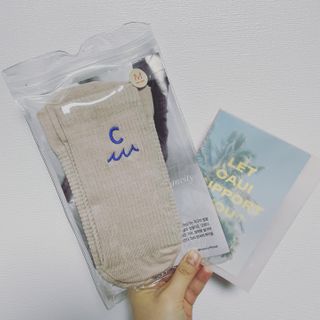 카우아이 필라테스 기어 / 스튜디오 운동을 도와주는 일체형 논슬립 발가락 양말 — 4점을 준 리뷰어가 2021년 1월 올린 사용 사진