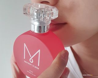 자연스러운 샴푸향이 나는 메블릭퍼퓸 케라 50ml +상큼달달한 라즈베리향이 나는 메블릭퍼퓸 라즈베리 50ml — 5점을 준 리뷰어가 2022년 9월 올린 사용 사진