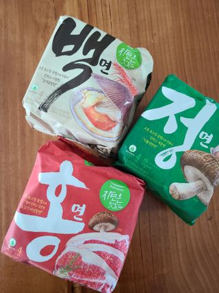 [풀무원] 자연은맛있다 정면, 백면, 홍면  세트 — 5점을 준 리뷰어가 2021년 4월 올린 사용 사진