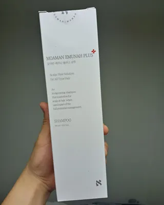 MOAMANEMUNAH 모아만에무나 플러스 두피 탈모 완화 기능성 샴푸 — 5점을 준 리뷰어가 2021년 8월 올린 사용 사진
