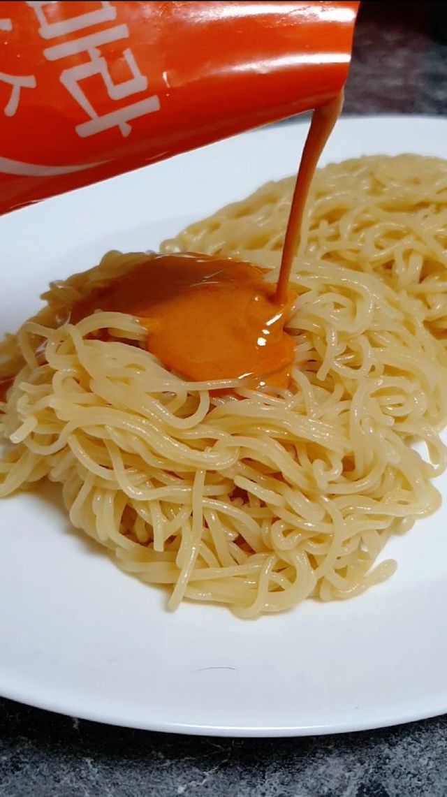 릴스  [반식엔] 고소한 참깨 마라참깨 비빔면 4인분(면4+참깨2+마라2) 리뷰 사진