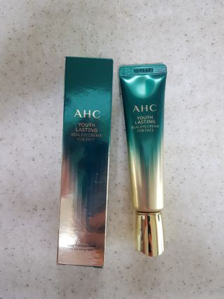 [NEW 탄력유턴 아이크림] AHC 유스 래스팅 리얼 아이크림 포 페이스 — 5점을 준 리뷰어가 2021년 2월 올린 사용 사진