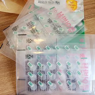 [큐어반H 스팟] 자외선 99프로 차단되는 스틱타입 스팟밴드(1팩 / 66매입) — 5점을 준 리뷰어가 2022년 11월 올린 사용 사진