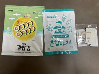 해풀잎 누구나 김밥*1ea [(혼합야채 35g *1ea,  김밥김 (5g, 5ea),  양념간장 (6g, 5ea), 참기름(5g, 2ea)] — 3점을 준 리뷰어가 2022년 7월 올린 사용 사진