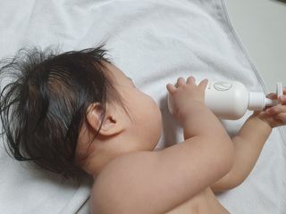 mom e 맘이 내추럴 베이비 케어 샴푸앤바스+로션 — 4점을 준 리뷰어가 2021년 1월 올린 사용 사진