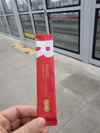 디오르 버닝레드 — 5점을 준 리뷰어가 2022년 3월 올린 사용 사진