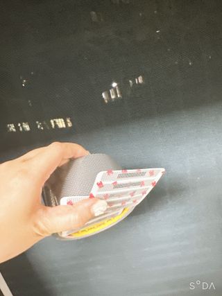 3M 방충망보수테이프 + 벌레막이 방충망밴드 — 4점을 준 리뷰어가 2025년 5월 올린 사용 사진