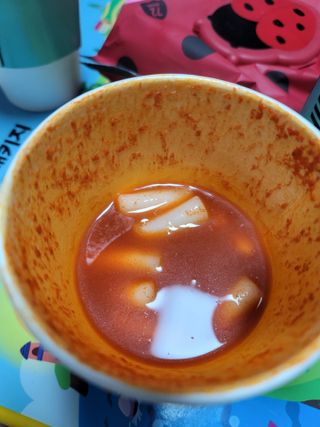 유비쿡 컵떡볶이 매운컵떡볶이2개/ 짜장컵떡볶이 2개  총 4개세트 — 4점을 준 리뷰어가 2021년 3월 올린 사용 사진