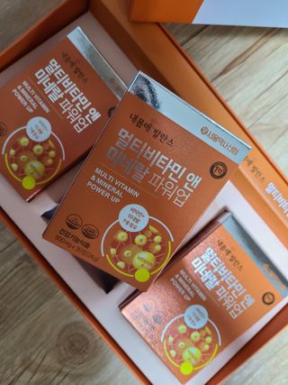 서울약사신협_내몸애발란스멀티비타민앤미네랄파워업_800mg x 90정 — 4.5점을 준 리뷰어가 2021년 8월 올린 사용 사진